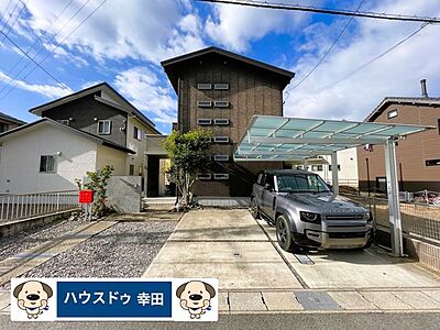 外観：シックな建物の内観は、広々天井高のLDK、蔵(大容量収納)を備えた、4人5人家族でも使えそうな余裕のある間取りが魅力です。ご見学可能です。間取りでは伝わらない快適な室内空間をぜひご覧下さい。