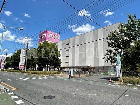 イオン大宮店 徒歩14分。 1050m