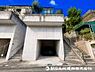 その他：建物一体型のビルドイン車庫付きで、天候を気にせずスムーズに乗り降りできます。