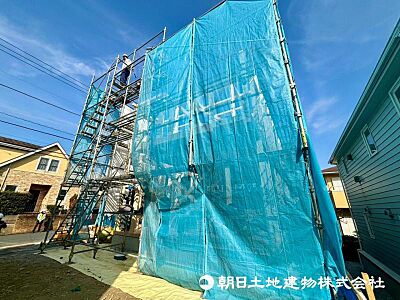 外観：【外観写真】自然の美しさを引き立てる洗練された外観。静かな住宅街に調和する落ち着いた佇まいとなっています。