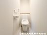 トイレ：【トイレ】小さな空間だからこそ機能性のある快適なトイレは、清潔感をキープしお手入れしやすいよう作られています