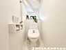 トイレ：【トイレ】小さな空間だからこそ機能性のある快適なトイレは、清潔感をキープしお手入れしやすいよう作られています