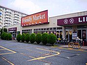 ライフ前野町店 431m