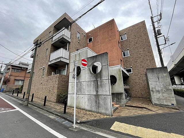 3 / 23
