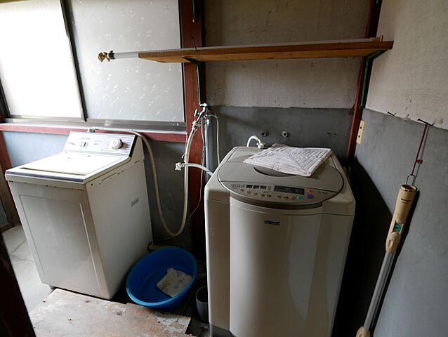 室内 氷見市北大町