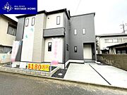 エントランスには耐久性やメンテナンスのしやすさに優れた、土間コンクリートが敷かれています♪
