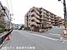 外観：前面道路含む現地写真