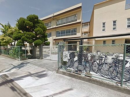茨木市立春日小学校 1060m