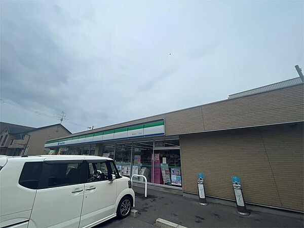 画像17:ファミリーマート 南吹田一丁目店（678m）