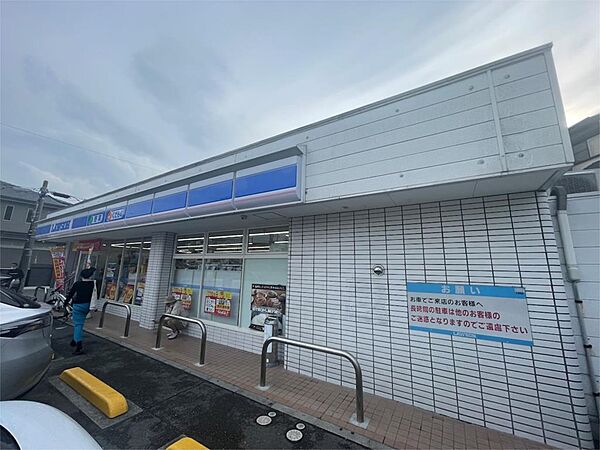 画像8:ローソン 吹田円山町店（1537m）