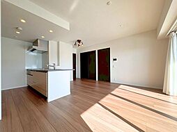 サンリヤン愛宕1丁目レジオン 3LDKのリビング/ダイニング