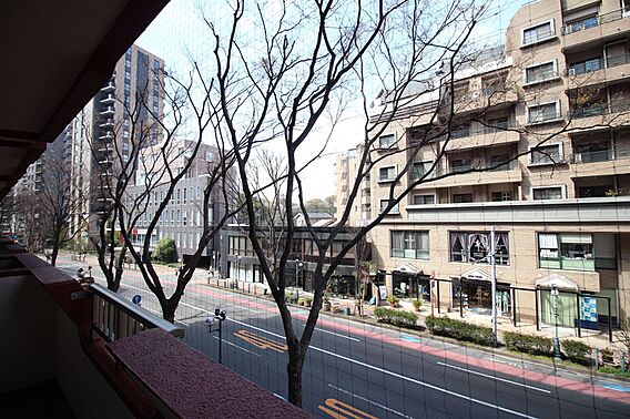 都心に立地した...