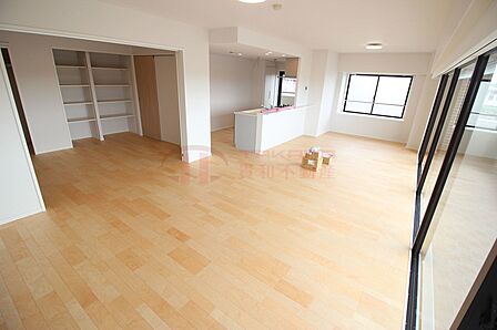 リビングと洋室は開放的に使えます