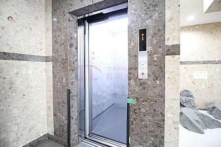 エレベーターで上り下り楽々