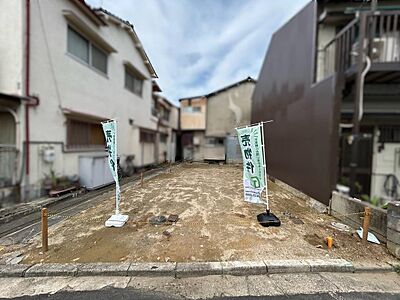 外観：現況：更地　建築条件なし、お好きなハウスメーカー・工務店で建築していただけます！