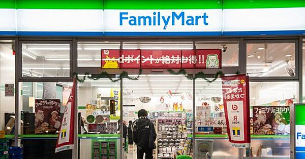 画像7:【コンビニエンスストア】ファミリーマート 摂津庄屋店まで600ｍ