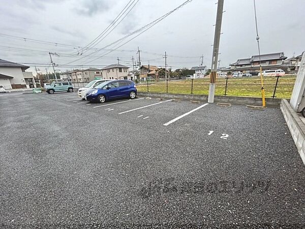 画像16:駐車場