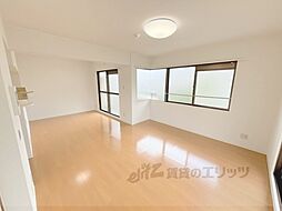 富雄サンパレスI号館 1階3LDKのリビング/ダイニング