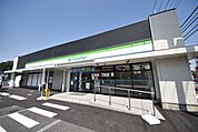 ファミリーマート草加2丁目店 317m