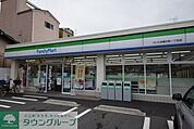 ファミリーマートさいたま櫛引町一丁目店 徒歩12分。コンビニ 890m