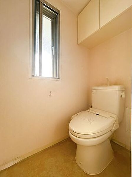 【リフォーム中/トイレ】(8/16撮影)トイレは新品のものに交換します。クッションフロアの張替えやクッションフロアの張替えも行います。