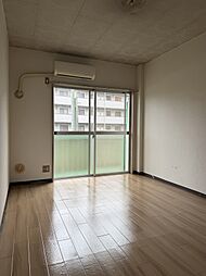 リバーサイド澤井 102 1階ワンルームのリビング/ダイニング