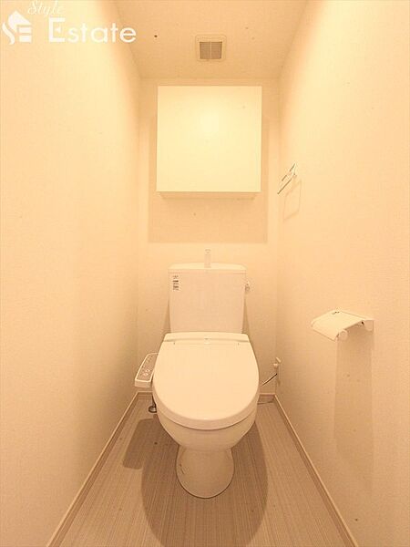 画像10:温水洗浄便座トイレ　同仕様写真