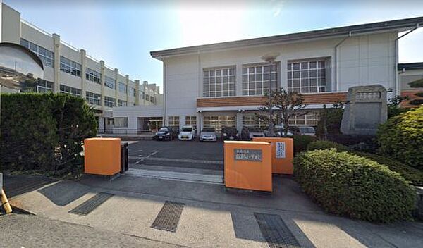 【小学校】飯野小学校まで647ｍ