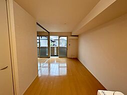 ウエストフィールド　D棟 102 1階1LDKのリビング/ダイニング