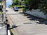 周辺：南面道路を東側から見た様子です
