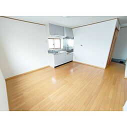 ビュー中御前A棟 1階2LDKのリビング/ダイニング