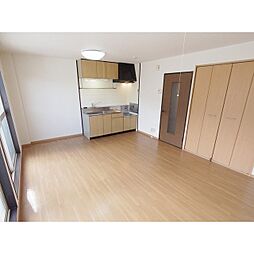 Surplus藤 1階1LDKのリビング/ダイニング