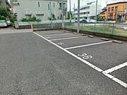 敷地内に駐車場があります