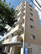 オートロックエントランスの綺麗なマンション。