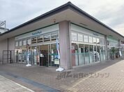 ファミリーマート　近鉄あやめ池駅前店まで500メートル
