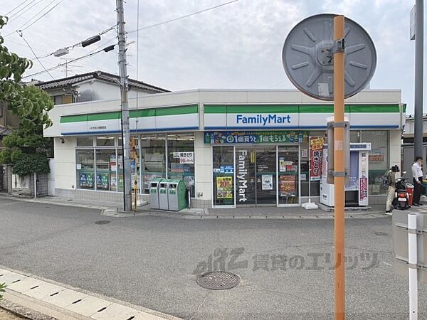 画像20:ファミリーマート　JR大和小泉駅前店まで270メートル