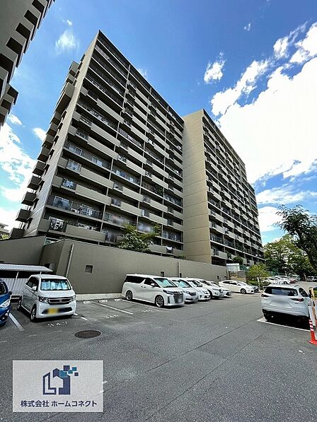 外観|昭和57年3月に完成した全棟総戸数1098戸の大規模マンション。