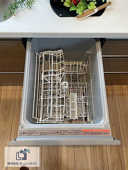 キッチン設備|日々の家事の負担を軽減させる食器洗い乾燥機を搭載。