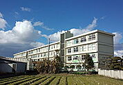 加古川市立平岡中学校（983m）