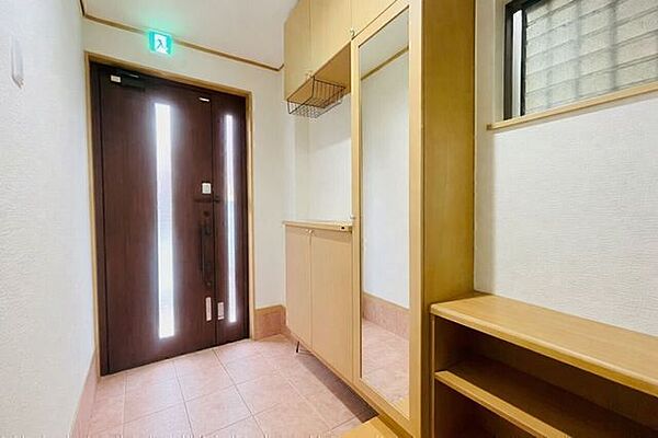 玄関を拡大表示