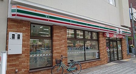 セブンイレブン大阪南堀江1丁目店 68m