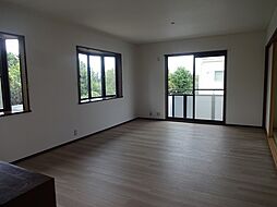 水戸市大塚町 再生戸建 4SLDKのリビング/ダイニング