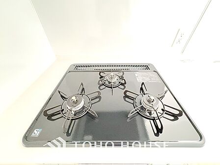 3口ガスコンロでお料理のスピードもUP。効率よくお料理ができますね。