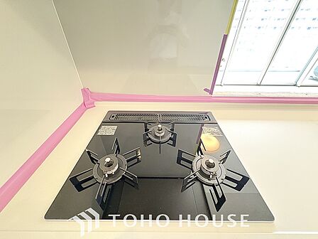 3口ガスコンロでお料理のスピードもUP。効率よくお料理ができますね。