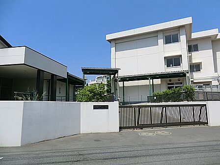 川崎市立久地小学校 距離約450m