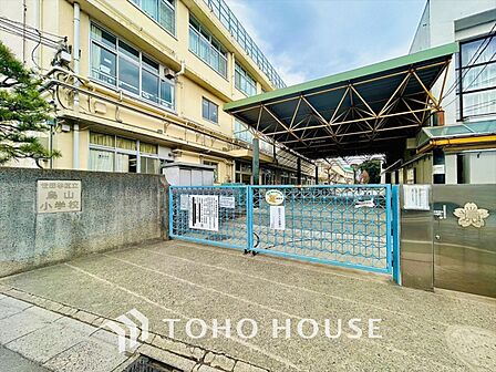 世田谷区立烏山小学校 距離約650m