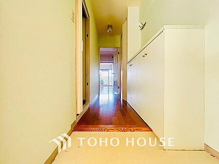 ただいまと共に広がる、家族を迎える温かな玄関。