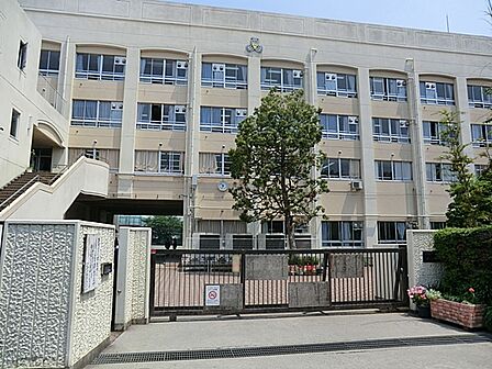 川崎市立西高津中学校 距離約849m
