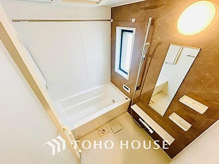 浴室暖房乾燥機を完備し、夜間や雨天時のお洗濯も安心の浴室設備。