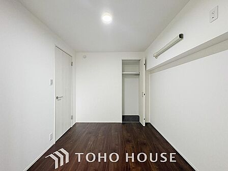 一日の疲れを癒やしてくれる主寝室。時を忘れて過ごす場所として過ごせるお部屋。